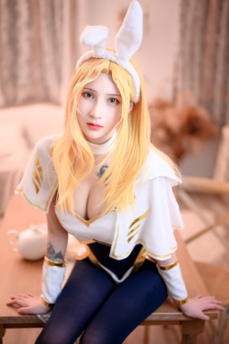 巨乳コスプレ 美しいヌード 写真