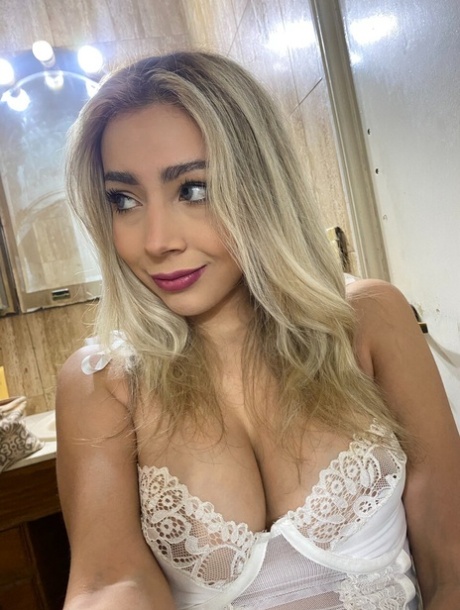 selfie con le tette sexy carino foto