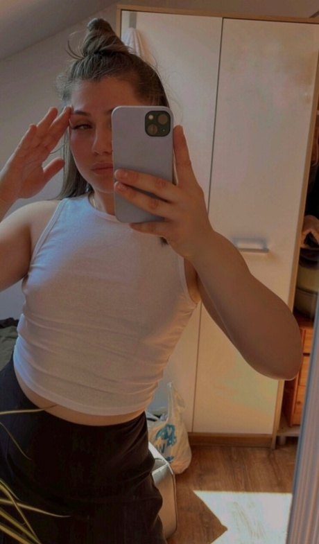 teenagerspejl nøgen eksklusiv billeder