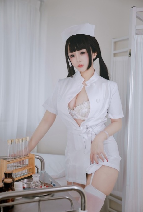 巨乳の先生 美しいxxx 画像