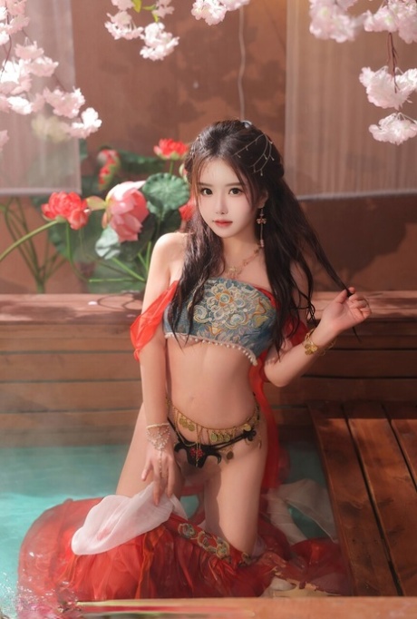 十代の乳首 セクシーヌード 画像