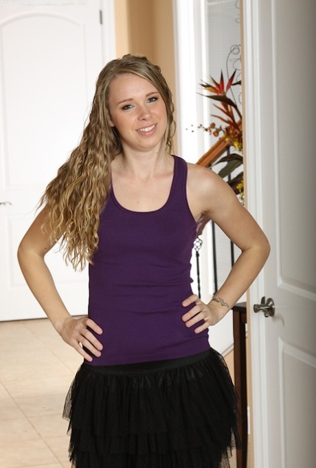 Anna Stevens naked model pictures
