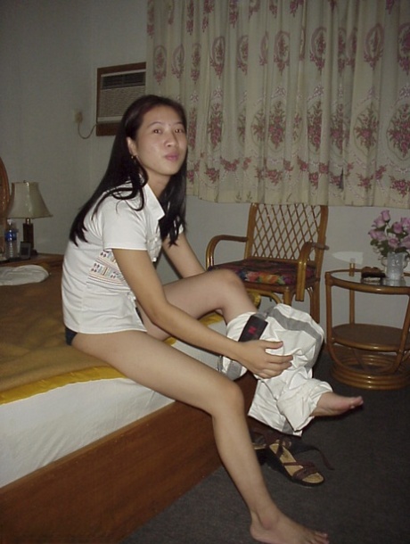 アジア人の脱衣 セックス 写真