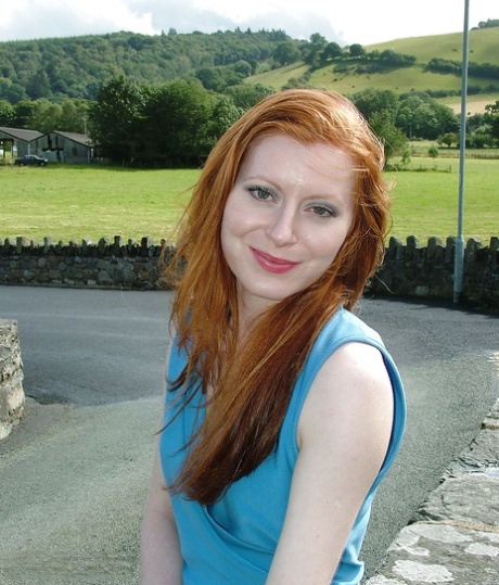 redhead outdoor free nude pictures