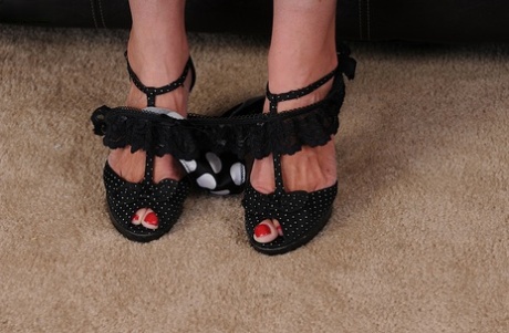 cougar feet sexy nudes archive