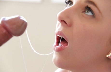 schattige blowjob naakt vrij afbeeldingen