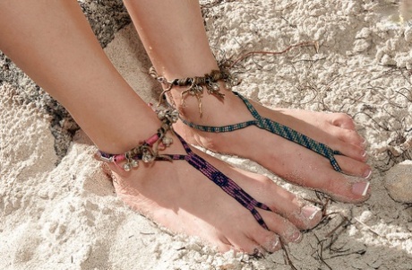 branlette avec les pieds en ébène top pornographique photo