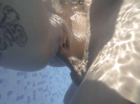 foda na piscina erótico adulto galerias