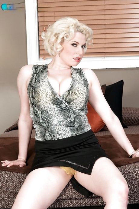 Goldie Ray model erotic galleries
