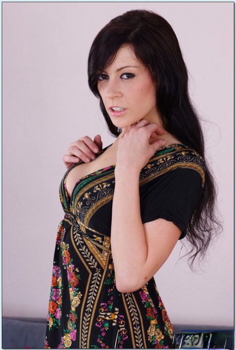 Vanessa Naughty star beautiful image