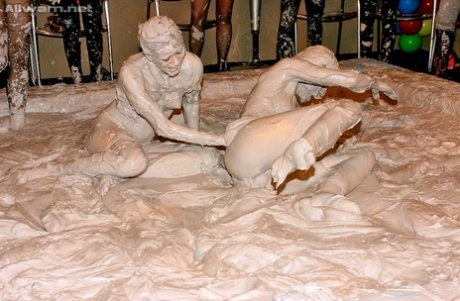 wrestling free naked picture