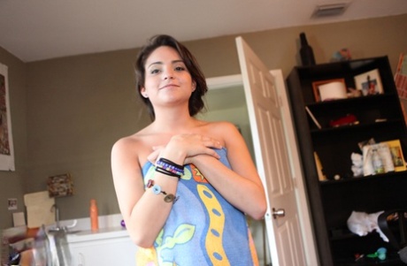 Cara Swank exclusive actress images