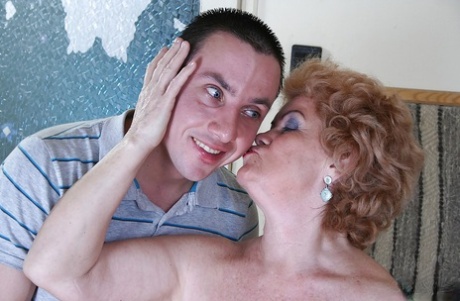 moden afklædning xxx pornografisk fotos