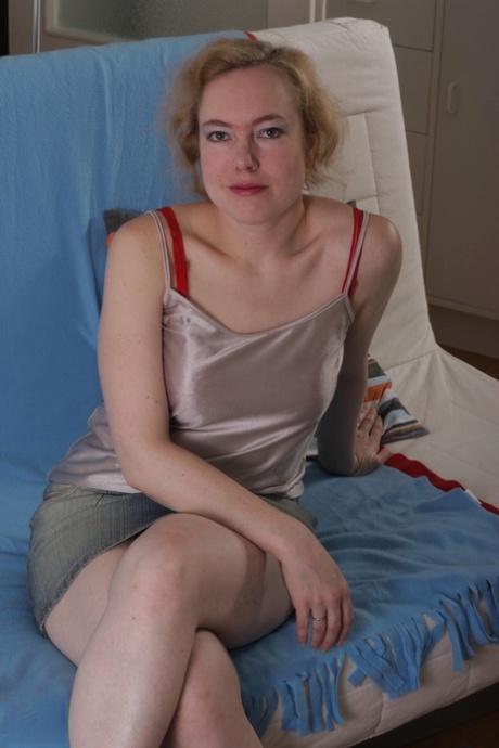 short hair mature art nude photos
