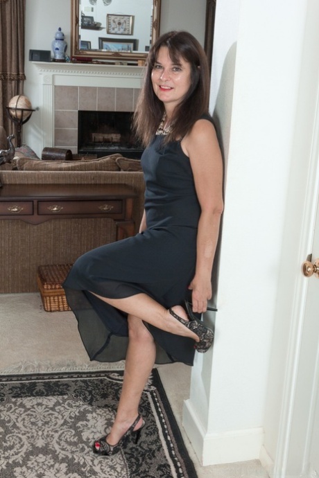 kurzer Rock High Heels freie nackt bild