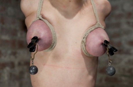 velká prsa bdsm pornografické akty fotografie