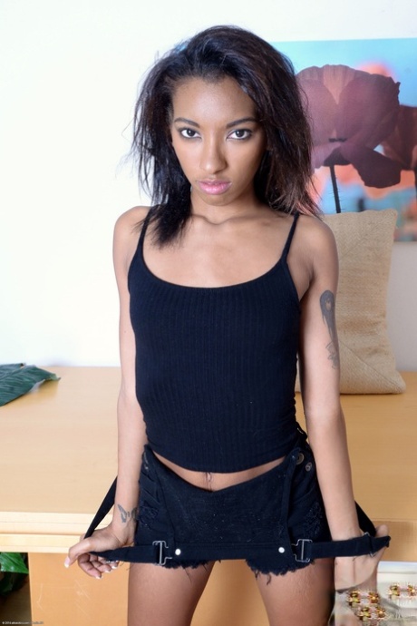 Raven Wylde sexy actress pictures