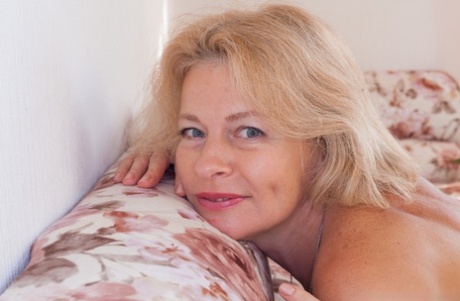 stará chlupatá babička akty hd galerie