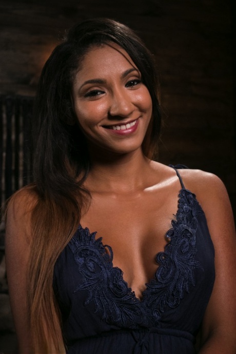 latina alta linda nua galeria
