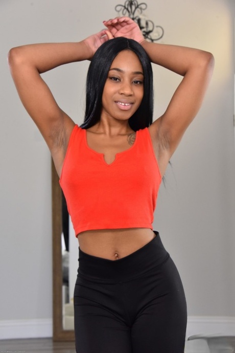 ebony yoga pants erotic pic