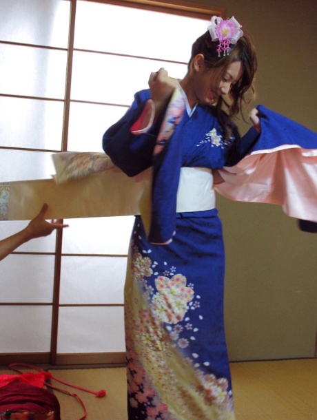 アイコンタクト エロチック 写真