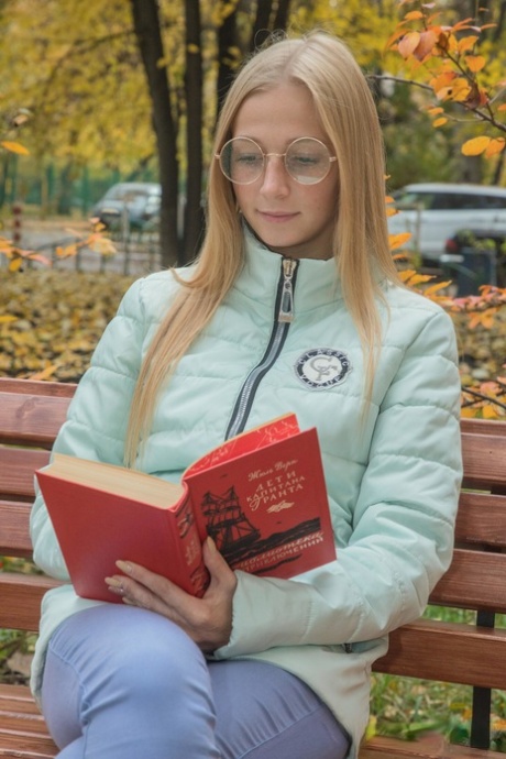 blonde glasses free sex pic