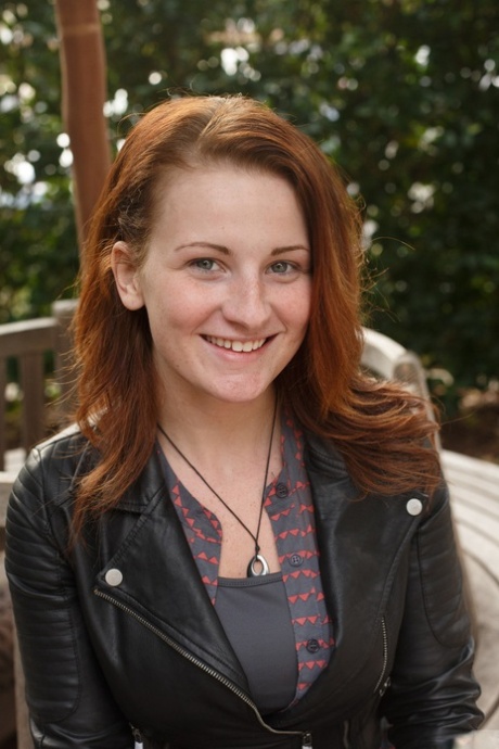 Emmy Sinclair art actress pic
