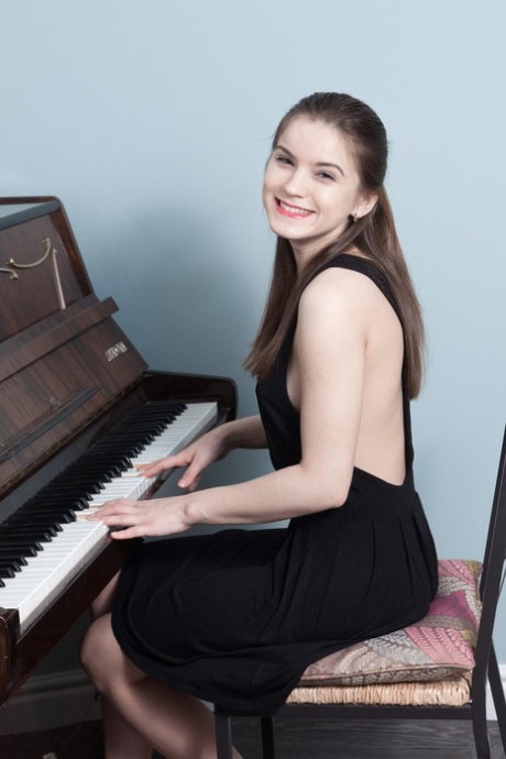 Evelina Darling top star image