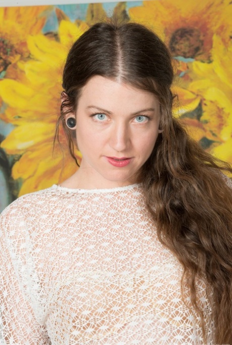 brunette blue eyes nude archive