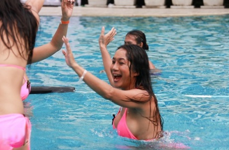 ladyboy bikini hd picture