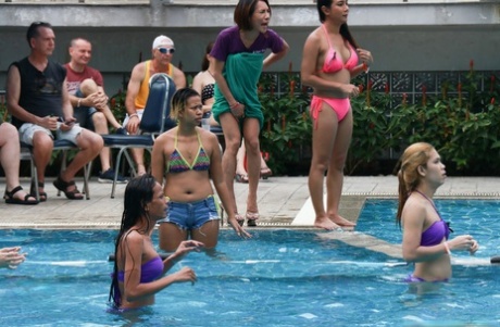 bikini de travesti arriba fotos