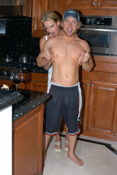 behind the scenes hot naked galleries