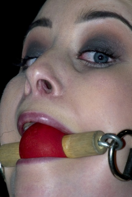 ママBDSM ポルノ 写真
