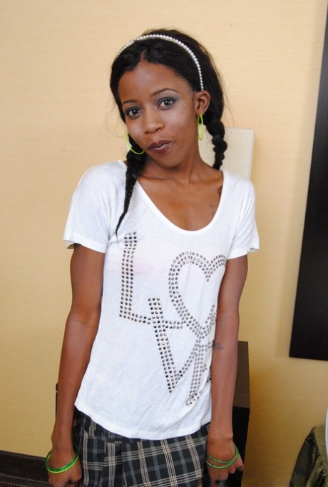 light skin ebony teen art nude pictures