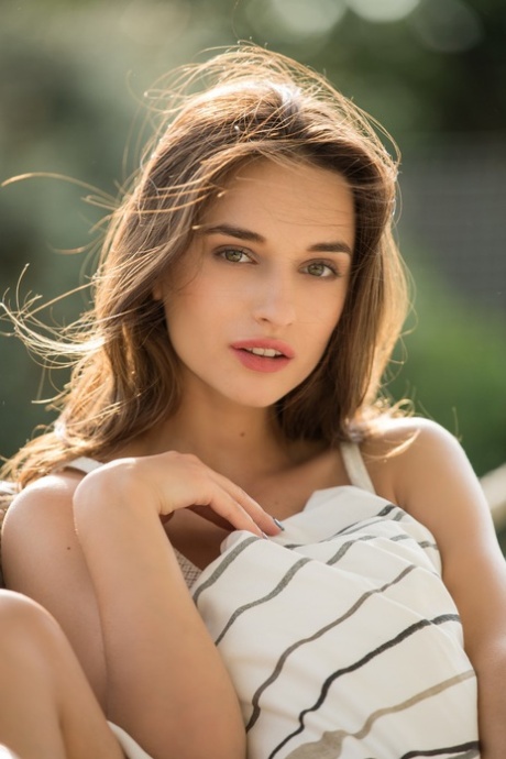bielizna brunetki gorąco nago archiwum