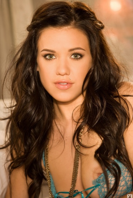 Tess Taylor model pretty pictures