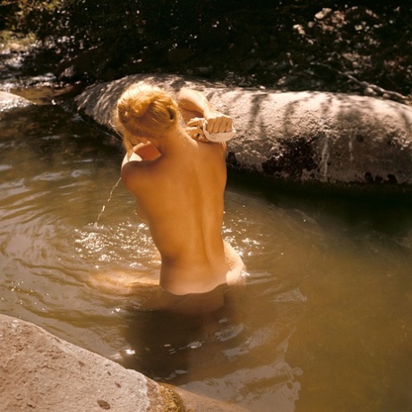 Evelyn Cage model sex image