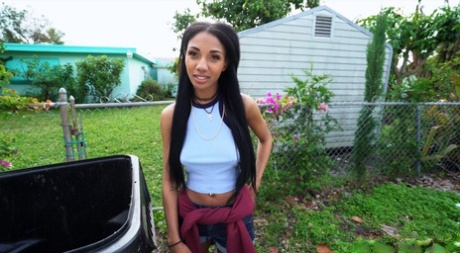 Alexis Avery exclusive model pictures