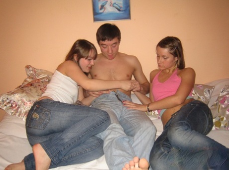 teen threesome sexy photo