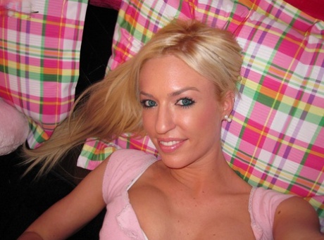 malá prsa milf xxx galerie