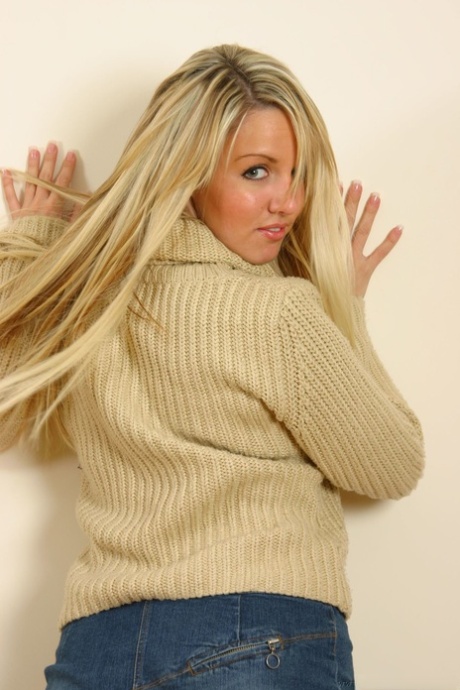 maglione pornografico esclusivo archivio