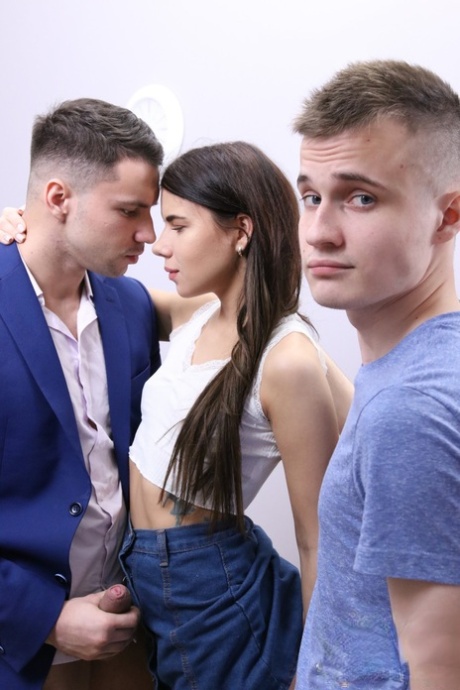 mannen tittar på frun sexig gratis foton