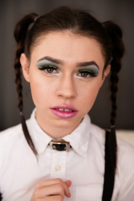 ショートヘアのフェラチオ 美しい 写真