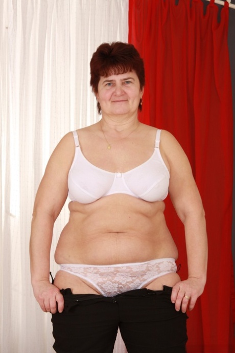 ropa interior de abuela pornografico en alta definición archivo