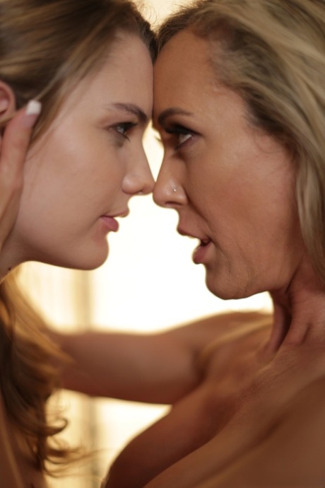 lesbijska MILF nagi erotyk zdjęcia