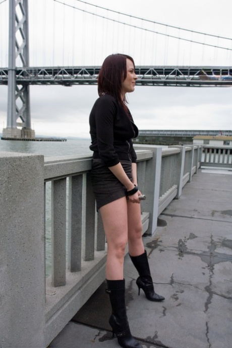 公共の場でのBDSM ホット裸 画像