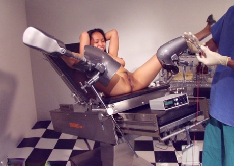 asiatiske åpne ben hd nudes galleri