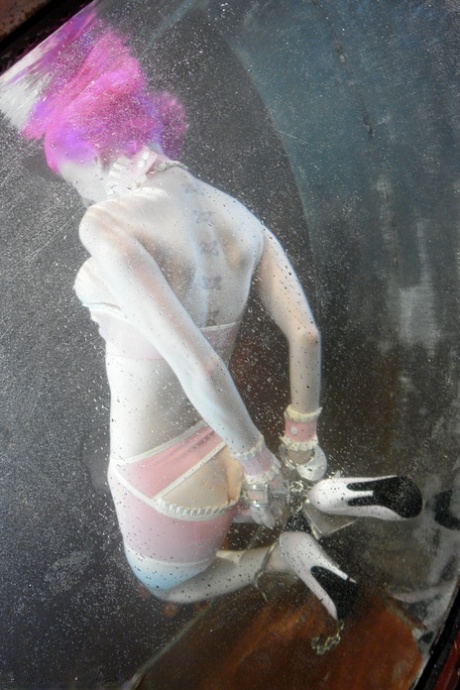 pink hair nude photo