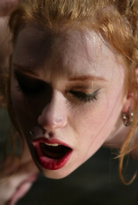 bondage rousse chaud galerie