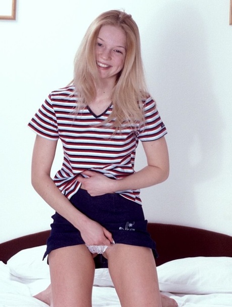 teen mini skirt free porn picture